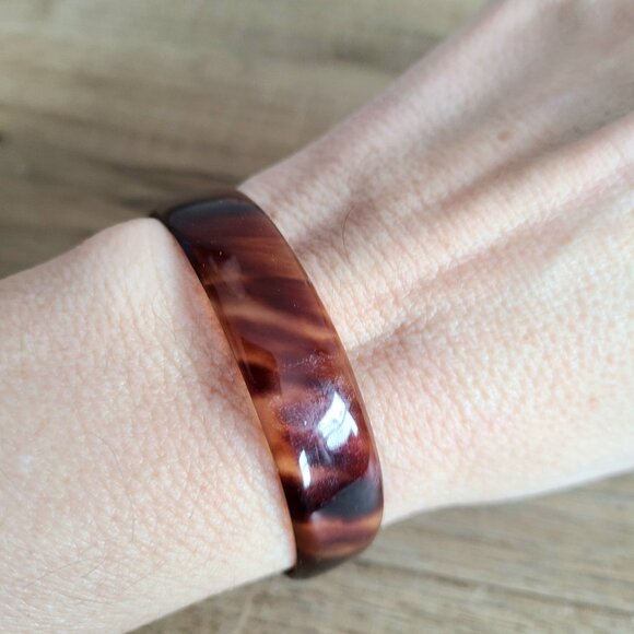 Faux tortoiseshell cuff/bangle. - Picture 9 of 9